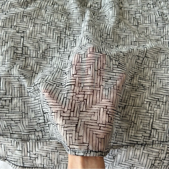 Black and grey patterned 3/4 sleeves blouse - Picture 5 of 7